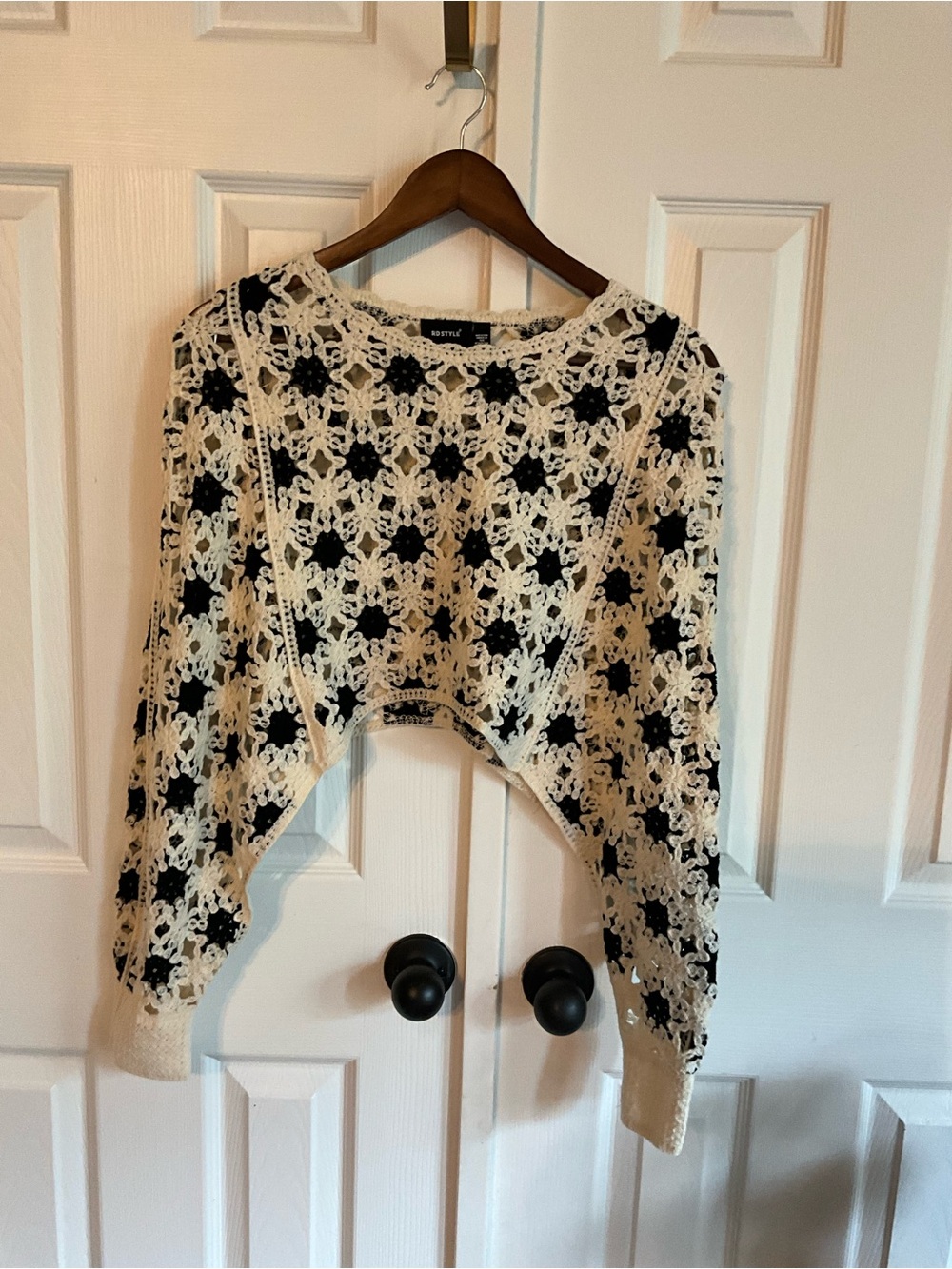 RD Style Cream and Black Crochet Crop Sweater